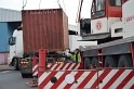 LKW umgestuerzt Niehler Hafen P297